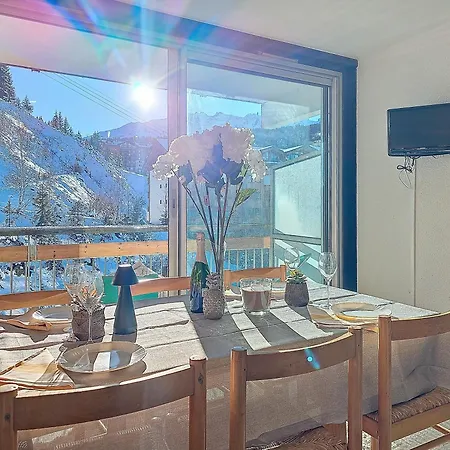 1650 - Amazing Terrace Out 2s06 * Courchevel